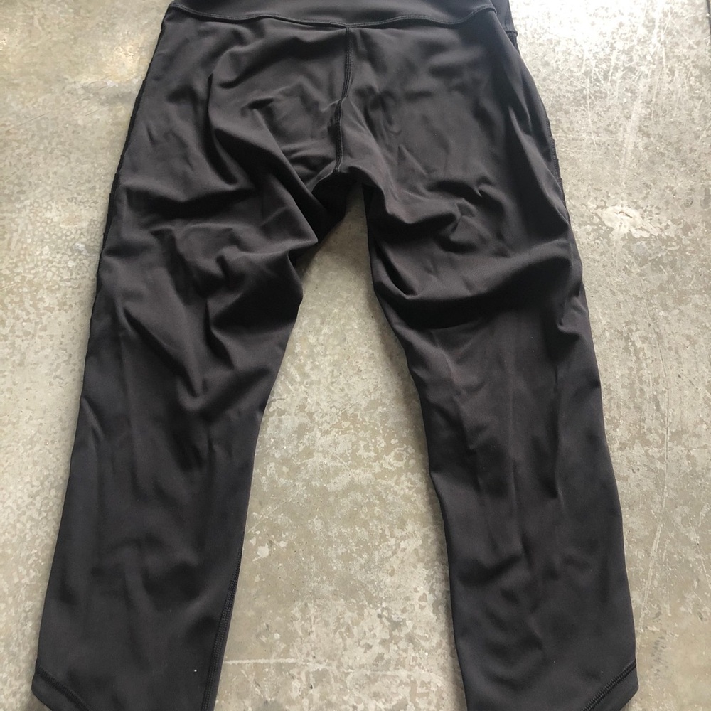 Lululemon Mesh 3/4 Legging- Size 6 - Picture 3 of 3
